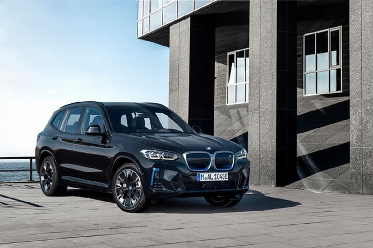 BMW IX3 có giá niêm yết khoảng 3.499.000.000 VNĐ