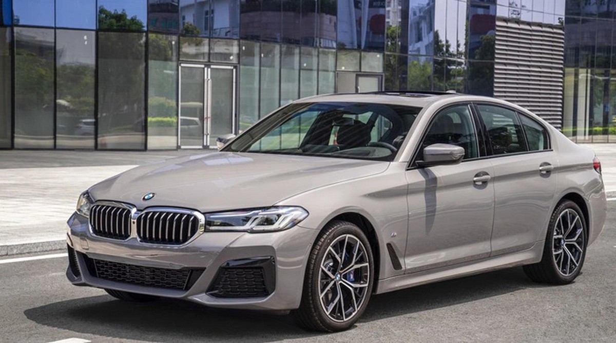 BMW Series 5 là mẫu xe sedan hạng sang cao cấp