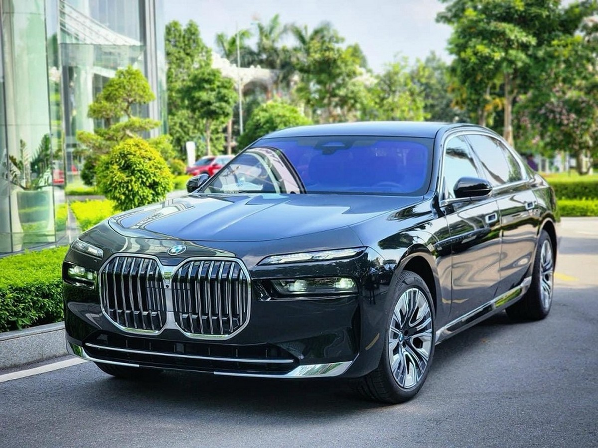 BMW Series 7 mang diện mạo bề thế, mạnh mẽ, thể thao đầy sang trọng