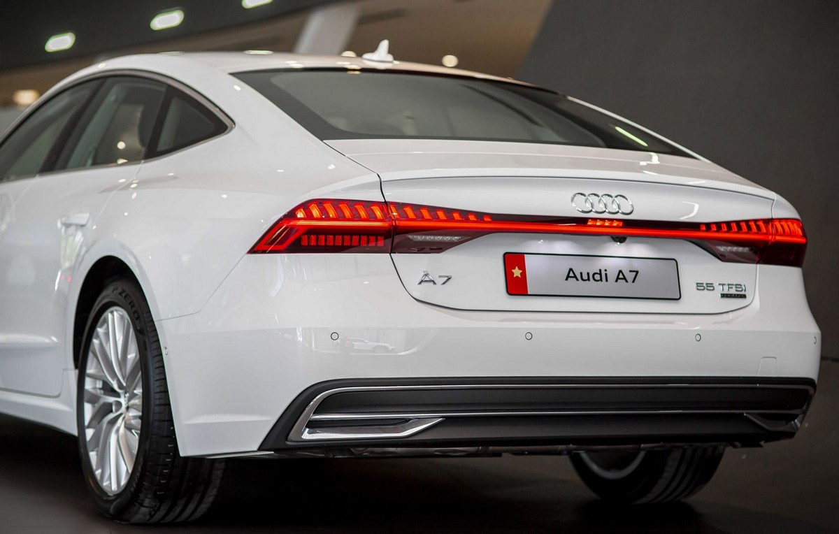 Đuôi xe Audi A7 mềm mại nhưng không kém phần mạnh mẽ 