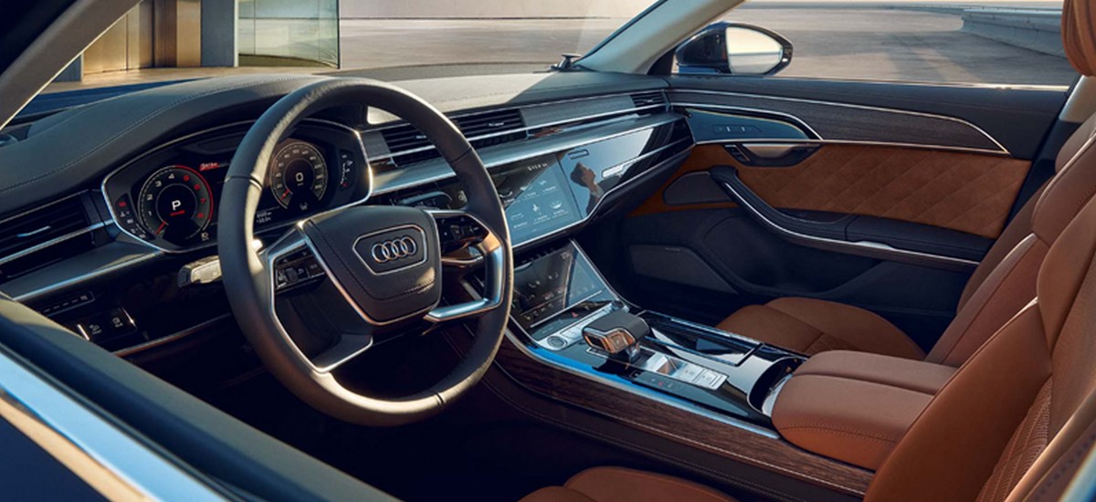 Khoang lái Audi A8 với thiết kế hiện đại tích hợp màn hình kép cảm ứng và Audi Virtual Cockpit Plus 12.3 inch