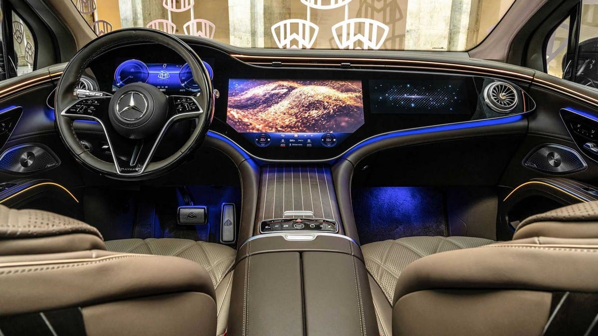 Không gian khoang lái sang trọng, hiện đại của Mercedes Maybach EQS SUV