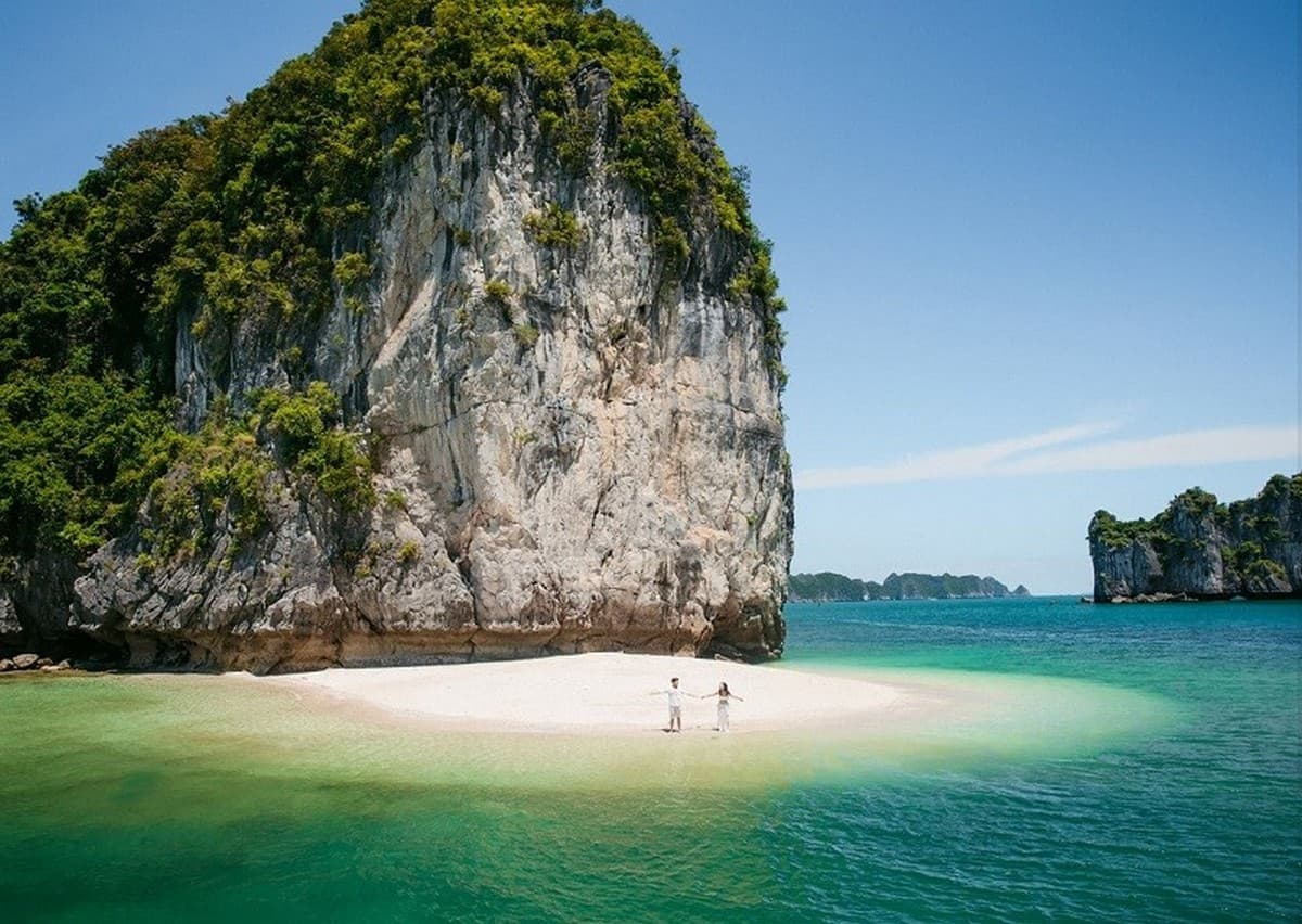 Cẩm nang du lịch Vịnh Lan Hạ từ A đến Z Bãi biển Ba Trái Đào