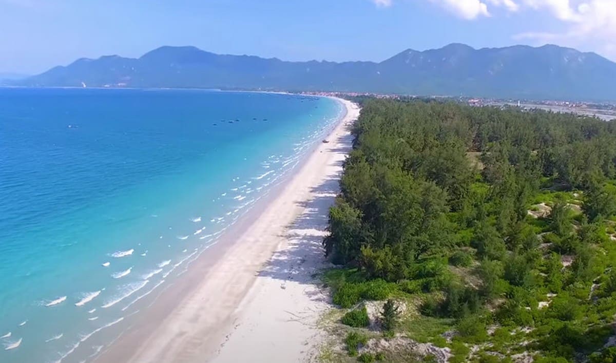 Du lịch Khánh Hoà: Khám phá "hòn ngọc của biển Đông" Bãi biển Dốc Lết