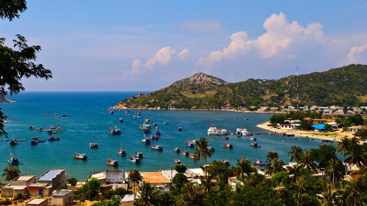 Du lịch Ninh Thuận: Khám phá vùng đất nắng gió cùng Carpla Bãi biển Ninh Chữ