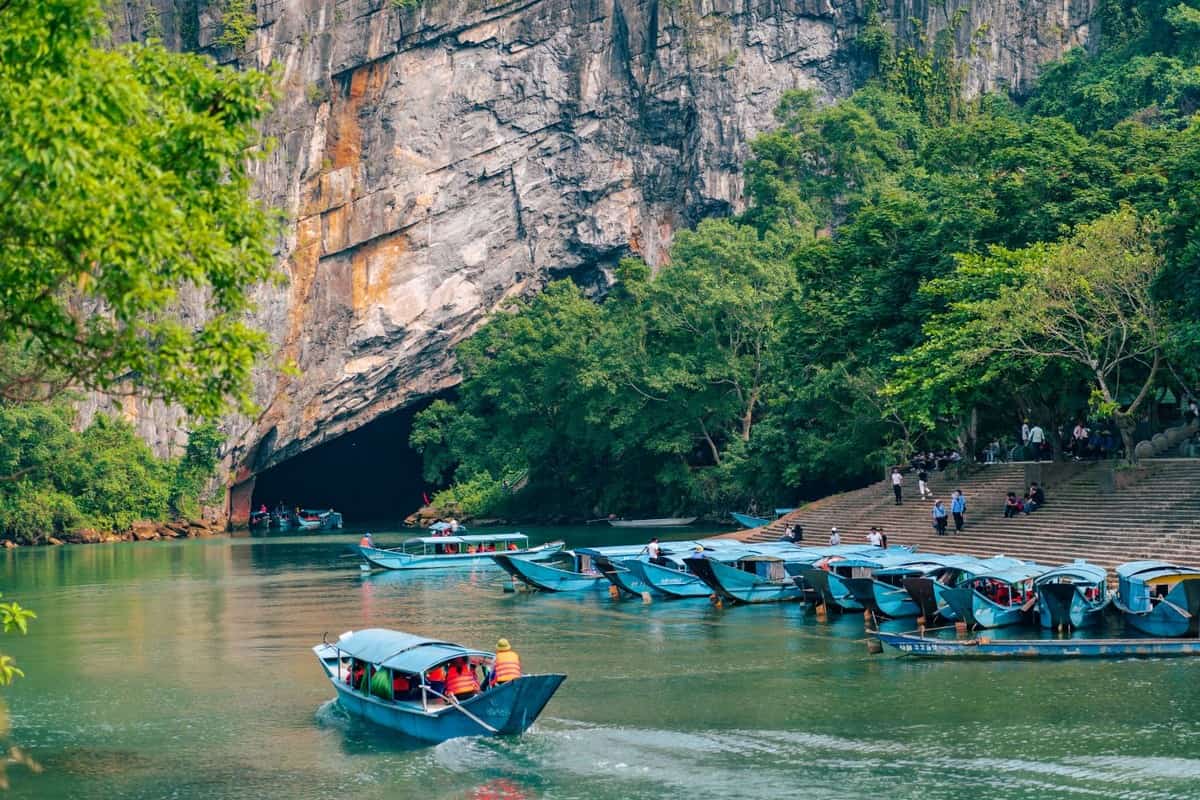 Khám phá du lịch Quảng Bình từ A đến Z: Thiên nhiên hùng vĩ, trải nghiệm khó quên Bạn có thể khám phá động Phong Nha