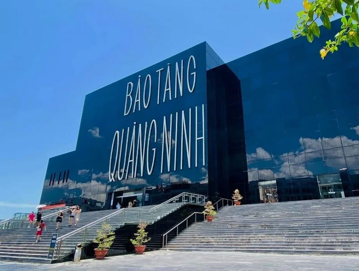 Cẩm Nang Du Lịch Quảng Ninh Từ A-Z & Chuẩn Bị Hành Trang Với Carpla Bảo tàng Quảng Ninh