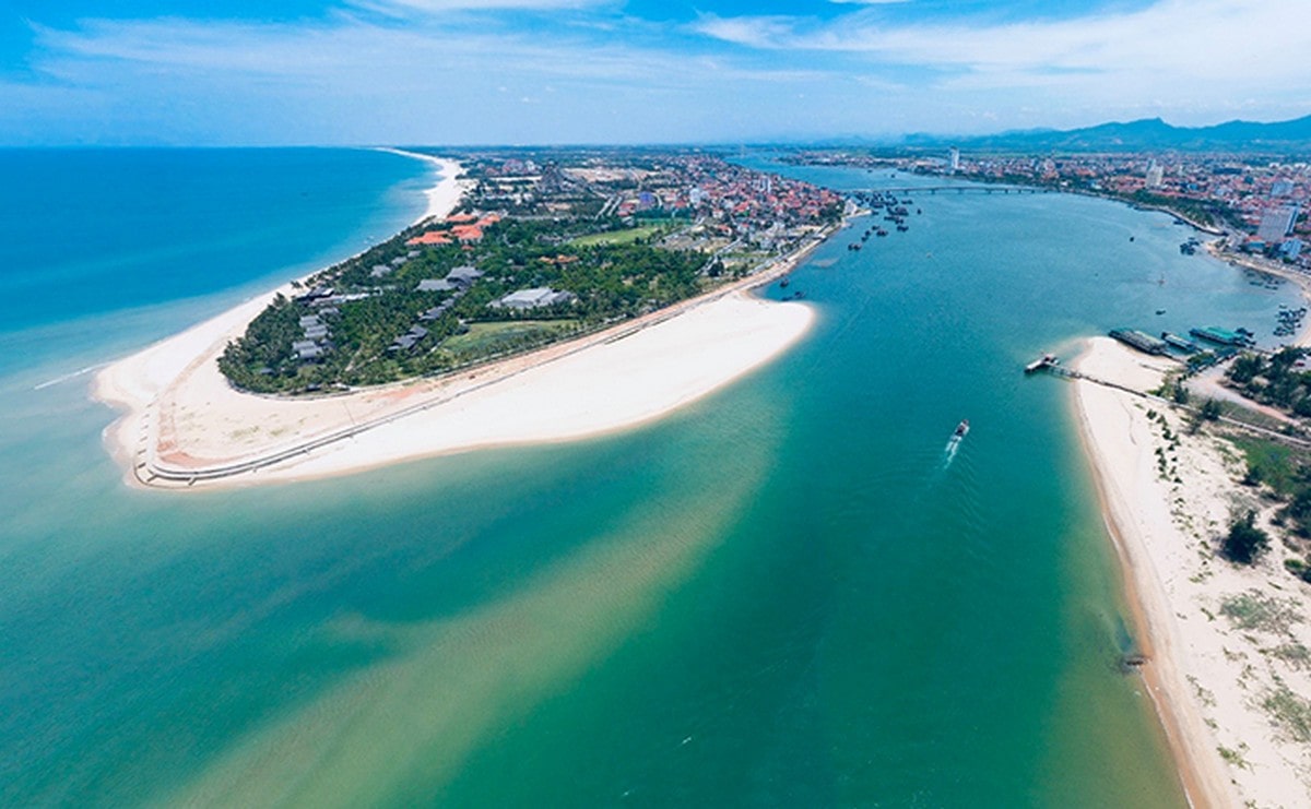 Khám phá du lịch Quảng Bình từ A đến Z: Thiên nhiên hùng vĩ, trải nghiệm khó quên Biển Nhật Lệ Quảng Bình