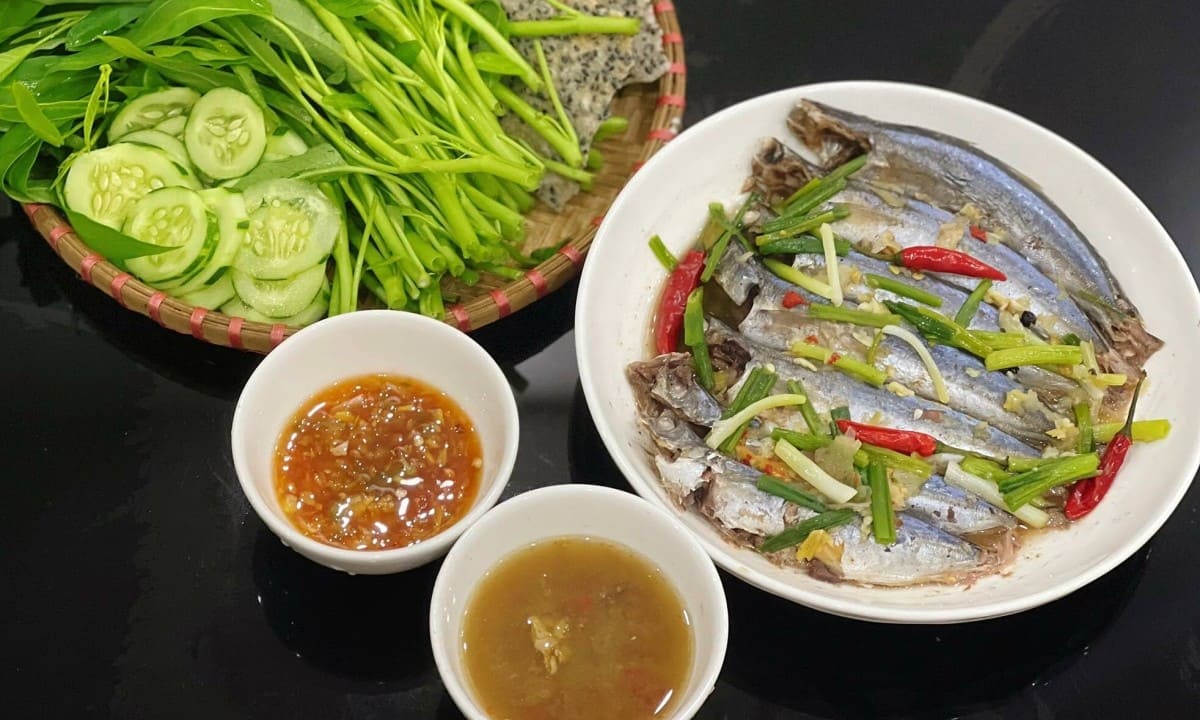 Hành trình du lịch Phú Yên: Chạm vào vẻ đẹp hoang sơ cùng Carpla Cá nục hấp cuốn bánh tráng