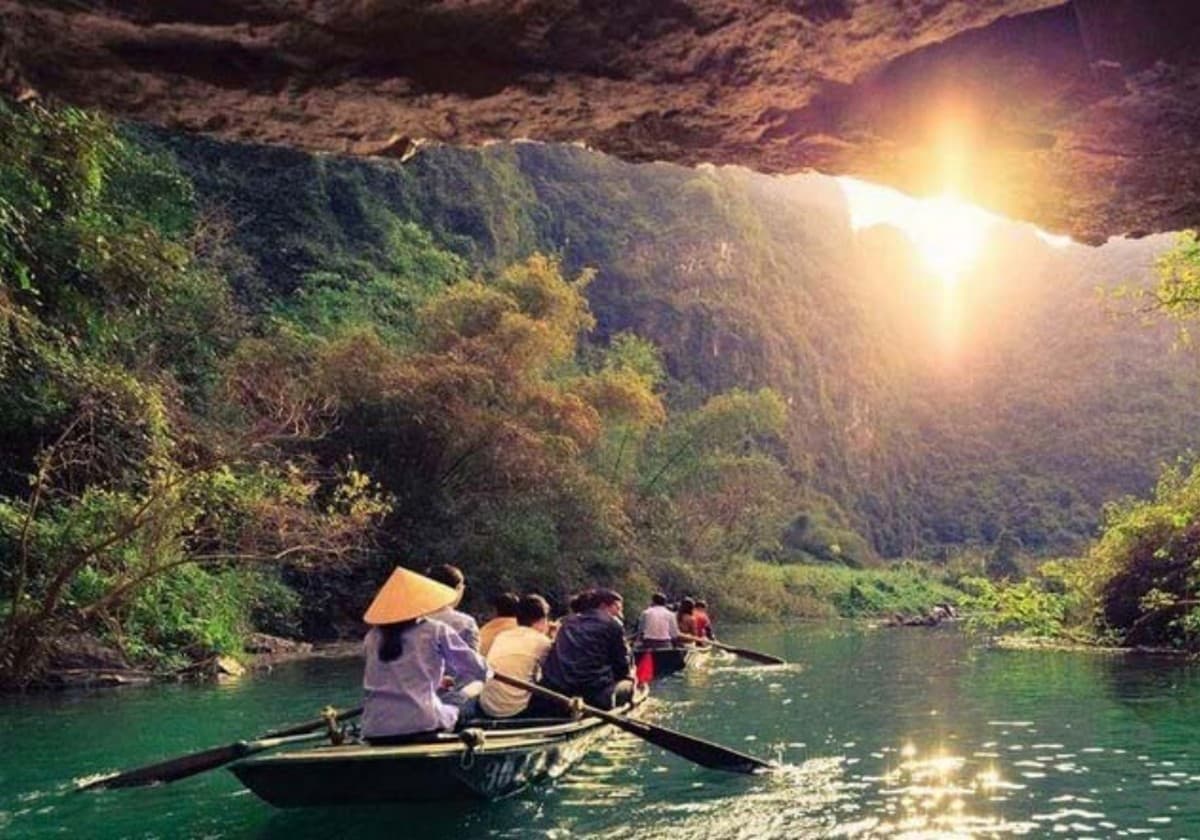 Chèo thuyền Tràng An