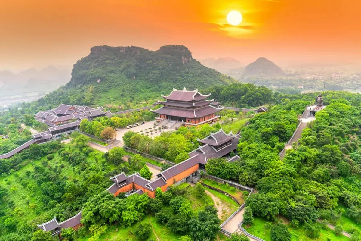 Cẩm nang du lịch Ninh Bình: Địa điểm, lịch trình và giải pháp di chuyển với Carpla Chùa Bái Đính
