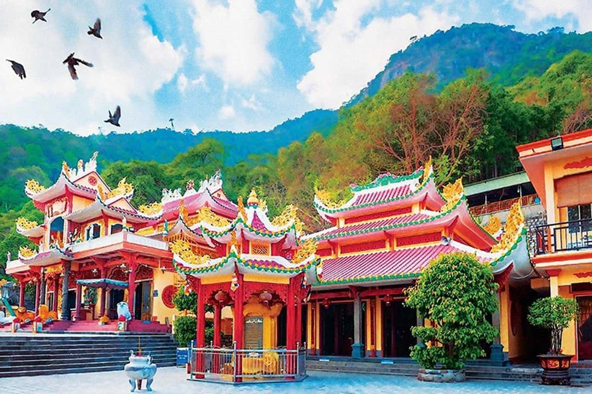 Carpla gợi ý hành trình du lịch đảo Phú Quý với chiếc xe hoàn hảo Chùa Linh Sơn