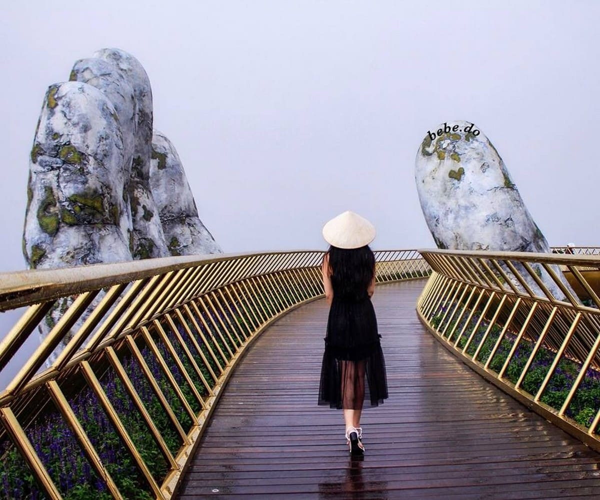 Chụp ảnh tại Cầu Vàng Chụp ảnh tại Cầu Vàng
