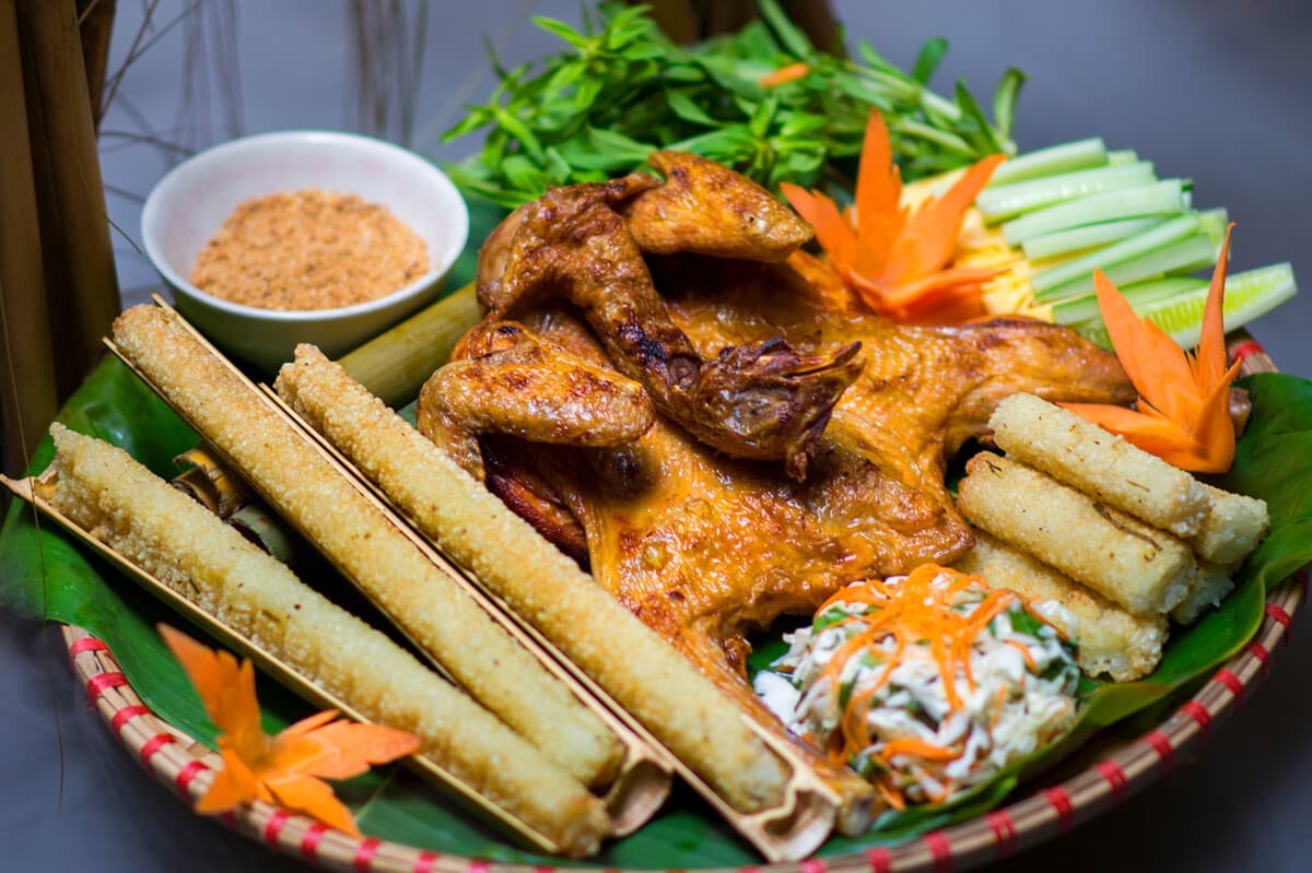 Hành trình du lịch Gia Lai: Kinh nghiệm du lịch đầy đủ Cơm lam gà nướng