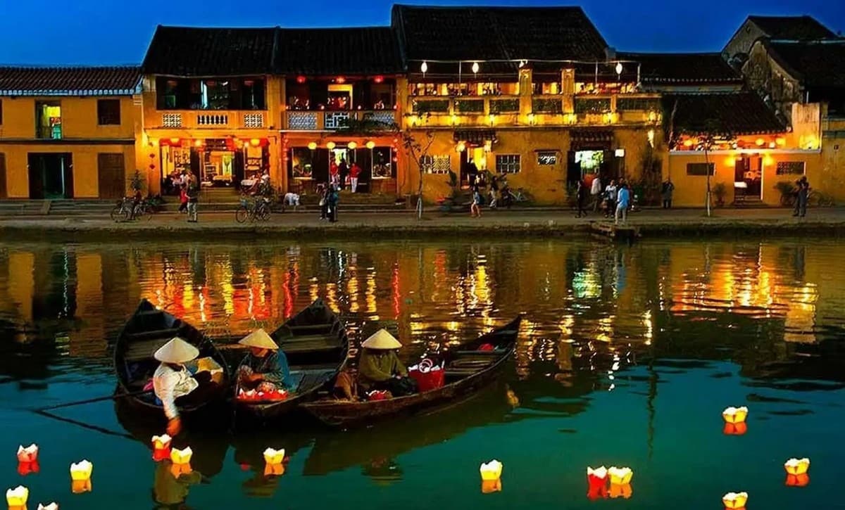 Du lịch Hội An: Khám phá phố cổ lãng mạn cùng Carpla Dạo phố cổ Hội An