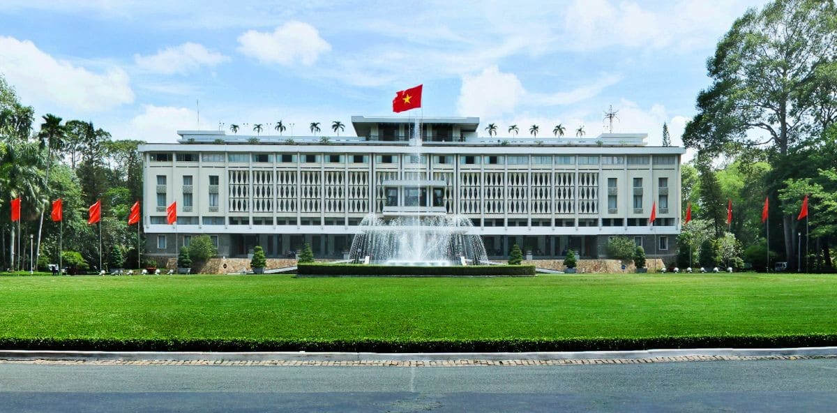 Du lịch TP.HCM: Trải nghiệm những hành trình đầy màu sắc Dinh Độc Lập