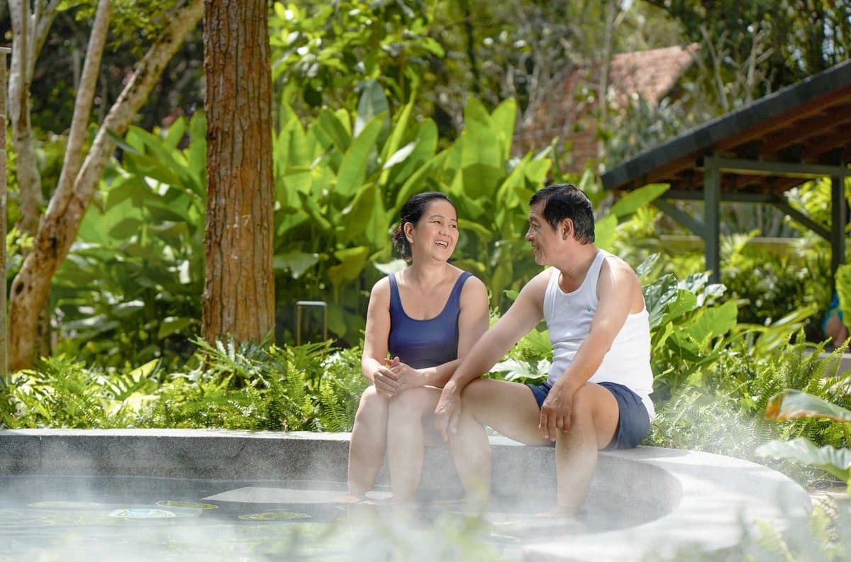 Trải nghiệm tắm khoáng nóng Trải nghiệm tắm khoáng nóng
