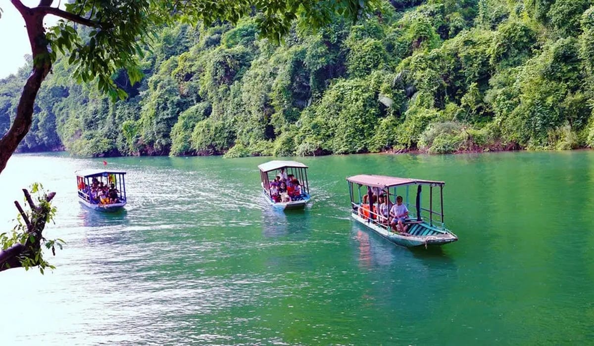 Du lịch hồ Ba Bể Du lịch hồ Ba Bể