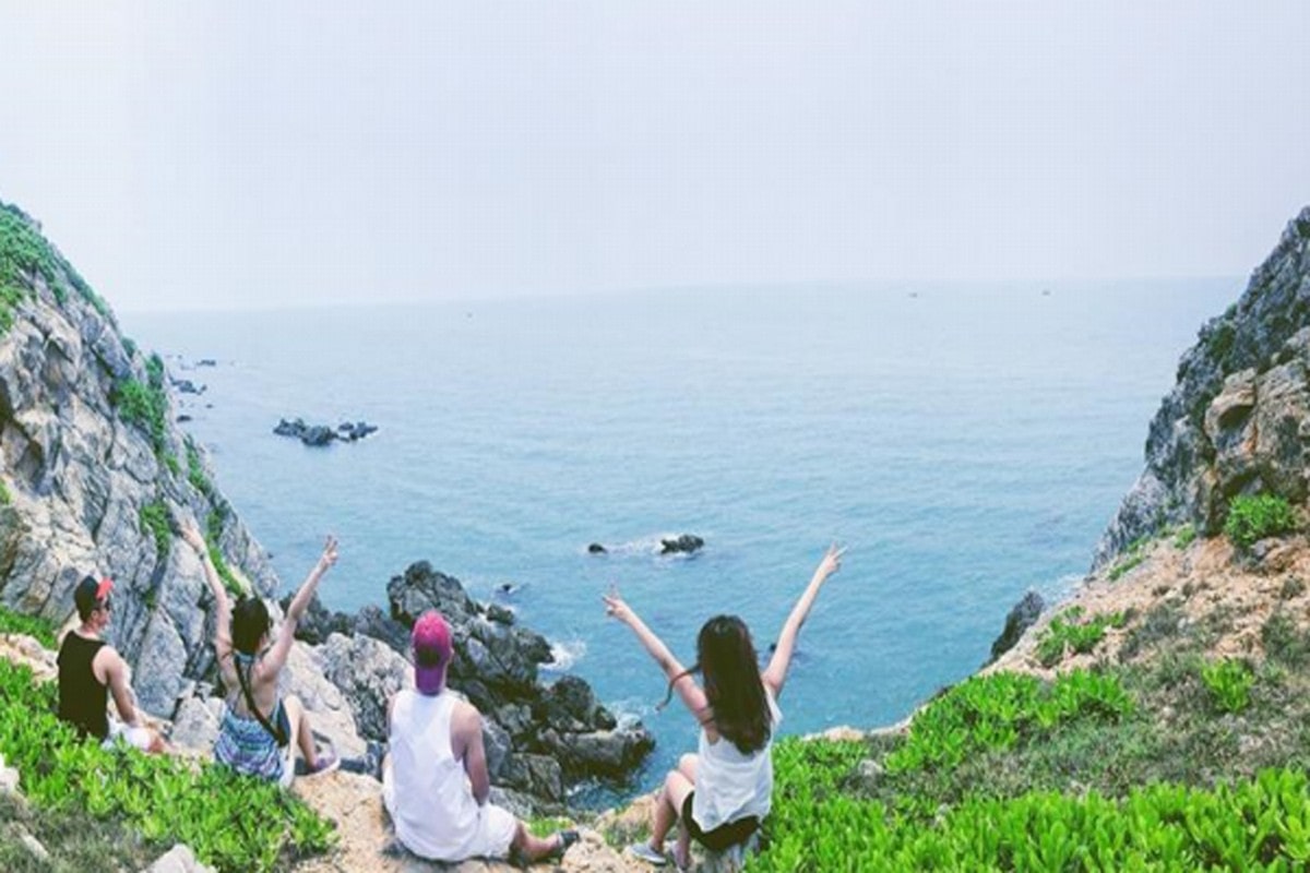 Cẩm nang du lịch Quan Lạn: Hành trình về miền biển xanh Eo Gió Gót Beo