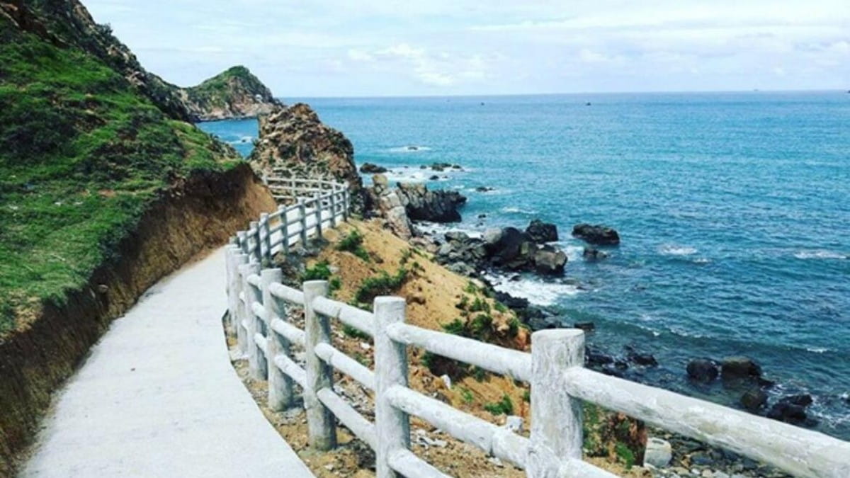 Du lịch Quy Nhơn: Khám phá thiên đường biển với xe ô tô từ Carpla Eo gió