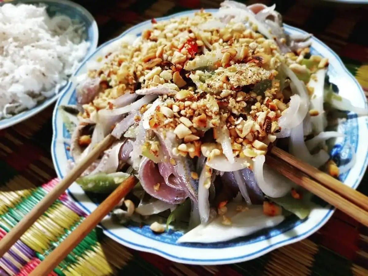 Top điểm đến hot nhất khi du lịch Phú Quốc cùng Carpla Gỏi cá trích là món ăn bạn nên thử khi tới Phú Quốc