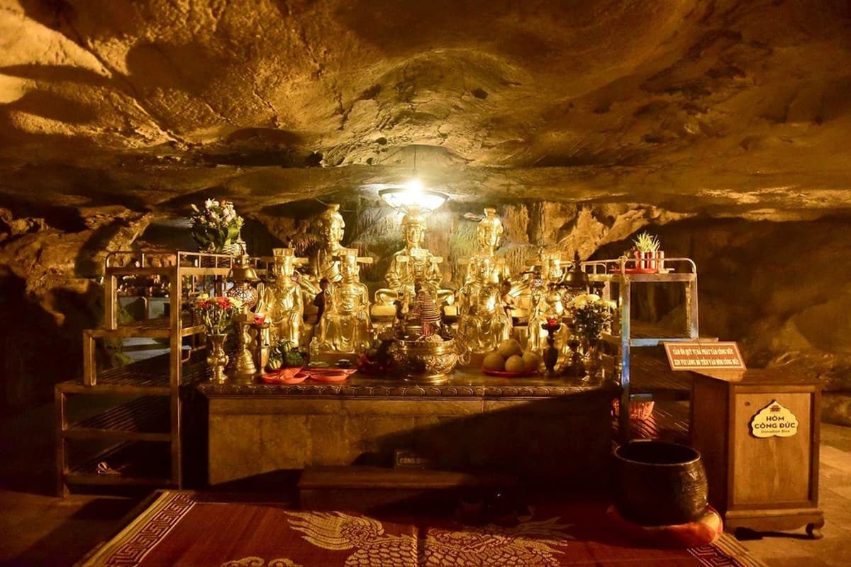 Khám phá Chùa Bái Đính: Điểm đến linh thiêng không thể bỏ lỡ ở Ninh Bình Hang động chùa Bái Đính