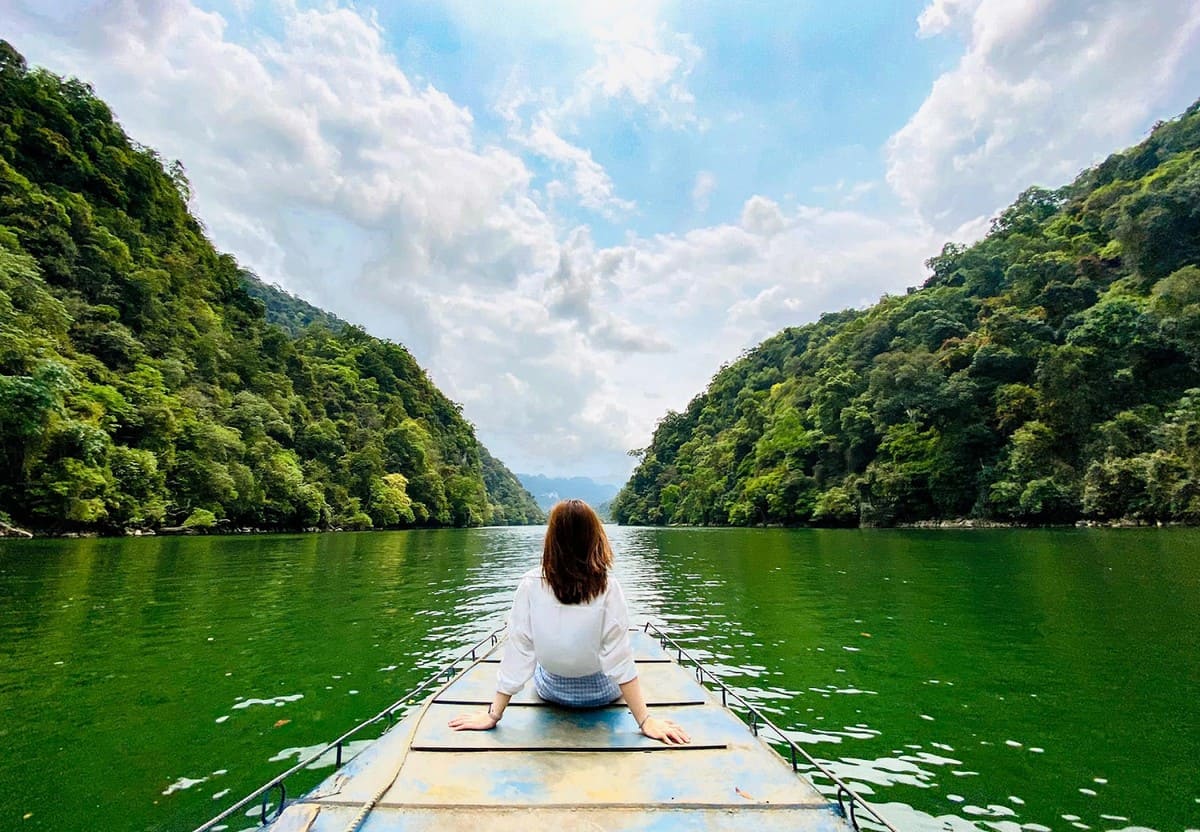 Gợi ý hành trình khám phá du lịch Hồ Ba Bể Hồ Ba Bể phù hợp với nhóm bạn bè