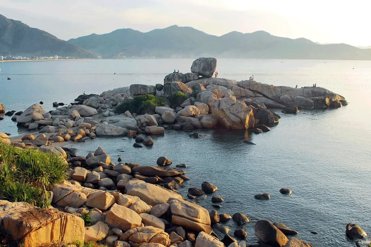 Hòn Chồng Hòn Chồng