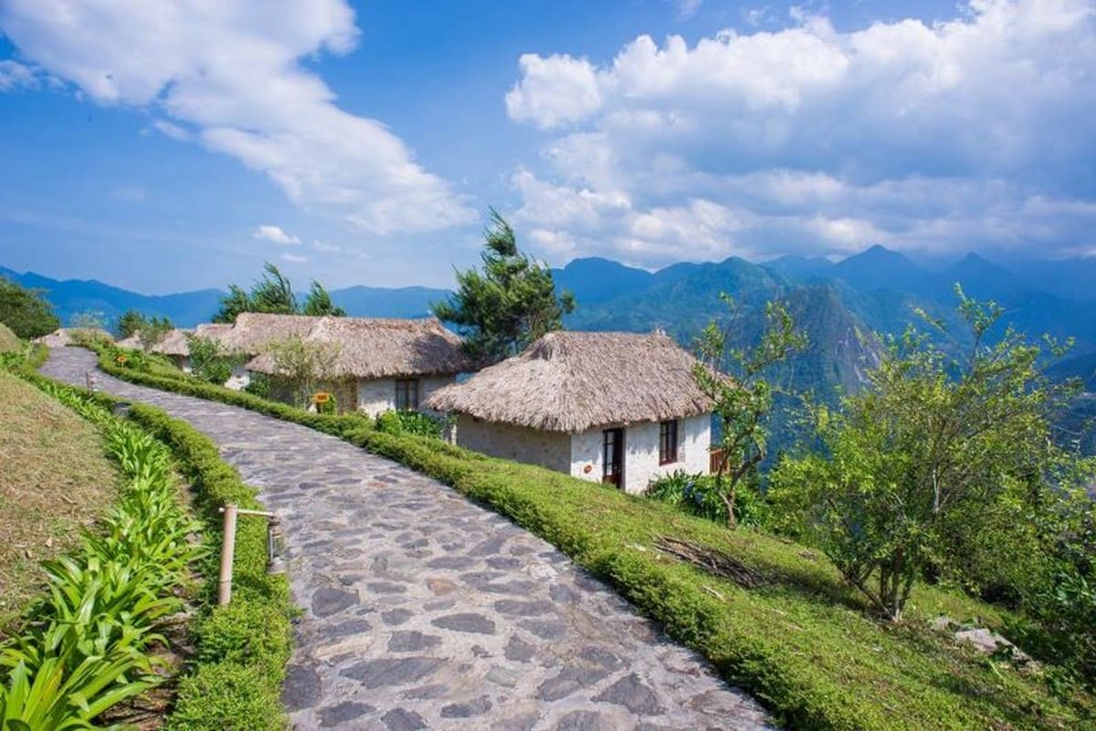 Du Lịch Lào Cai: Bật Mí Lịch Trình, Ăn Chơi, Lưu Trú & Phụ Kiện Tiện Lợi Từ Carpla Khu resort Topas Ecolodge