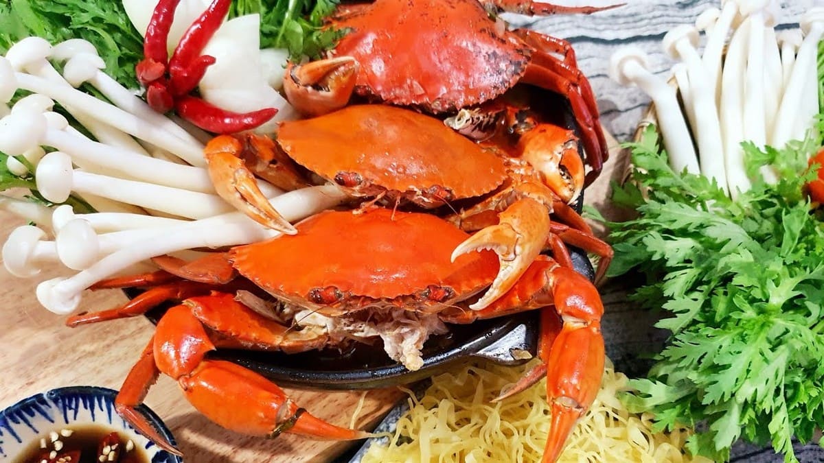 Cẩm nang du lịch Quan Lạn: Hành trình về miền biển xanh Lẩu cua biển