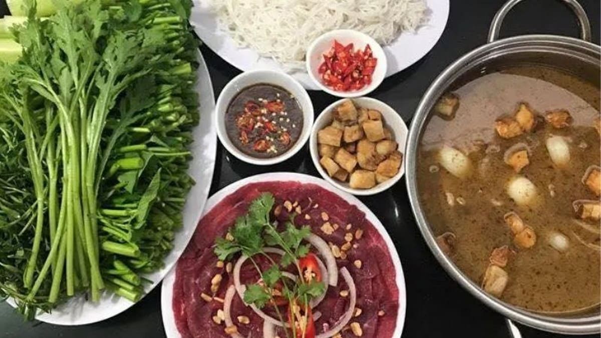 Bật Mí Lịch Trình, Ăn Chơi, Lưu Trú & Phụ Kiện Tiện Lợi Khi Du Lịch Bình Dương Từ Carpla Lẩu bò nhúng mắm ruốc