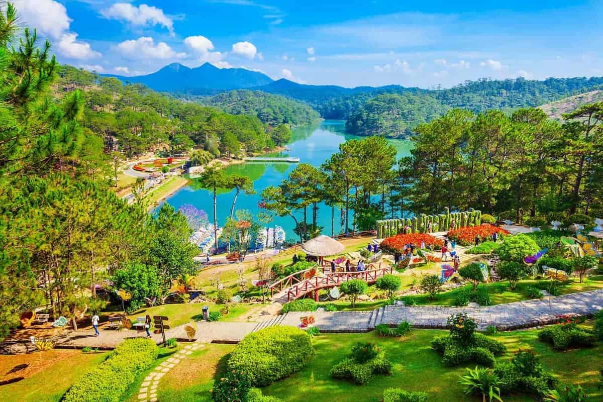 Du lịch Đà Lạt: Những điểm đến không thể bỏ qua Mỗi mùa ở Đà Lạt đều mang một vẻ đẹp riêng