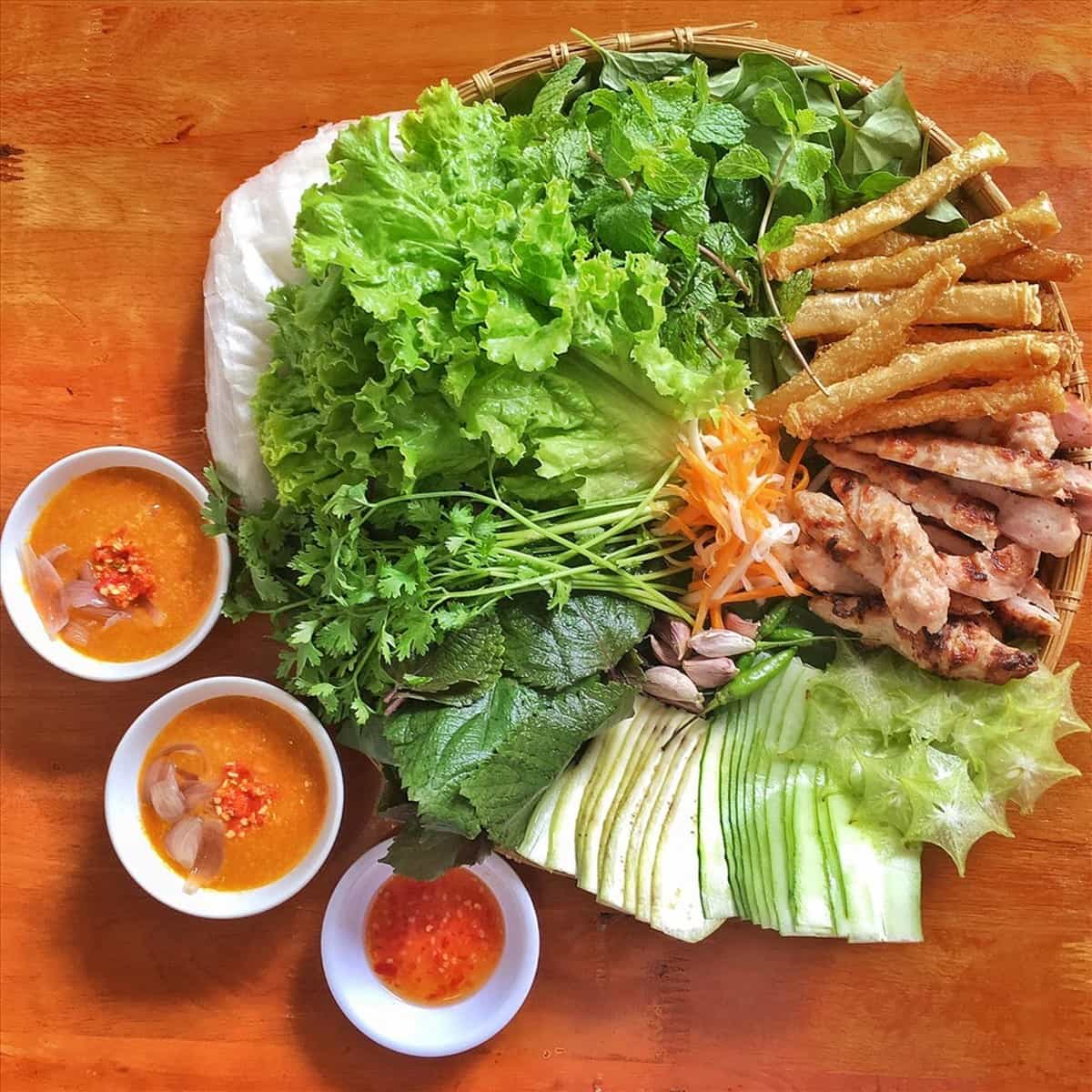 Du lịch Nha Trang từ A đến Z: Trọn bộ cẩm nang ăn – chơi – nghỉ chi tiết nhất Nem nướng Ninh Hòa