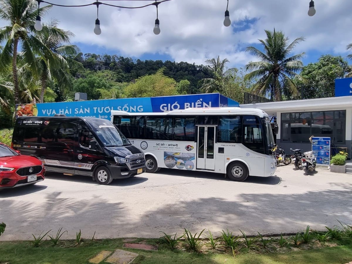 Nhà hàng có bãi đỗ xe oto Nhà hàng có bãi đỗ xe oto