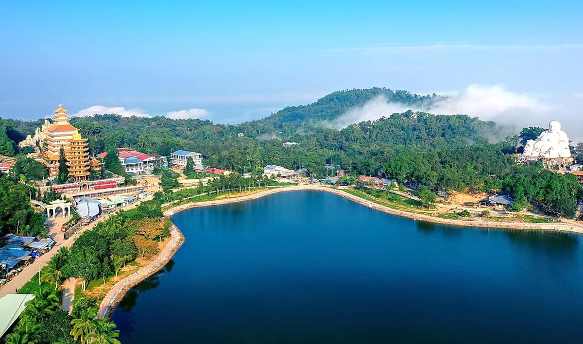 Núi Cấm