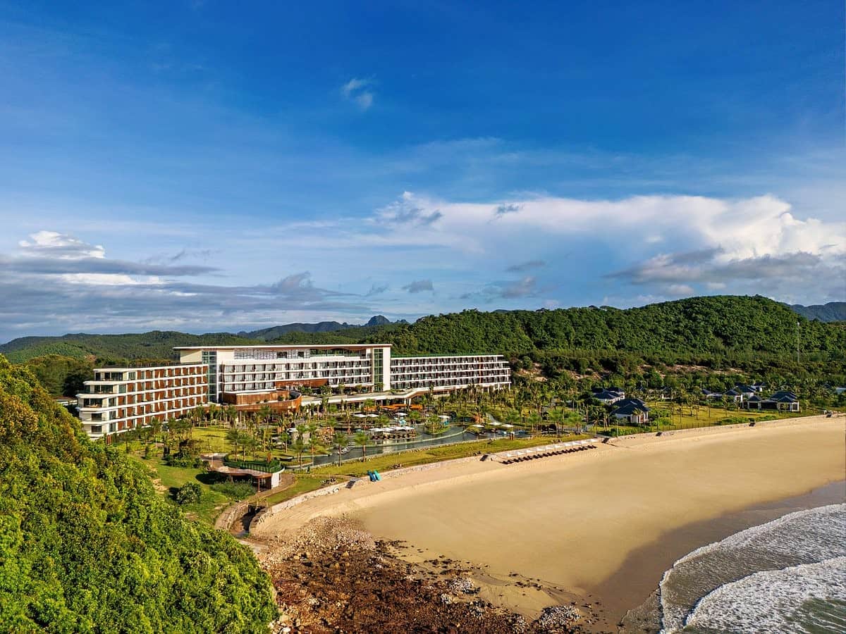 Cẩm nang du lịch Quan Lạn: Hành trình về miền biển xanh Quan Lạn Paradise Hotel