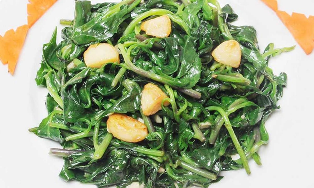 Rau rừng xào tỏi Rau rừng xào tỏi