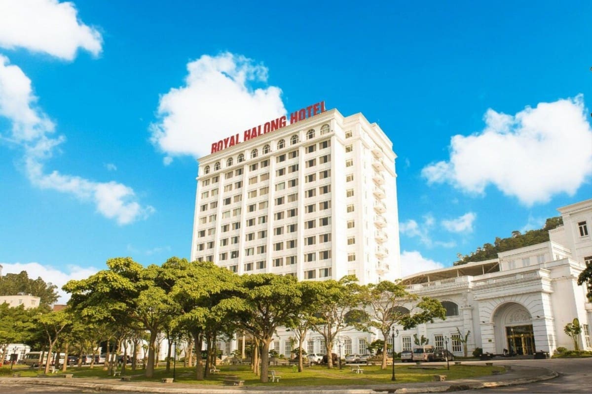 Du lịch Hạ Long: Khám phá vịnh biển di sản cùng Carpla Royal Halong hotel