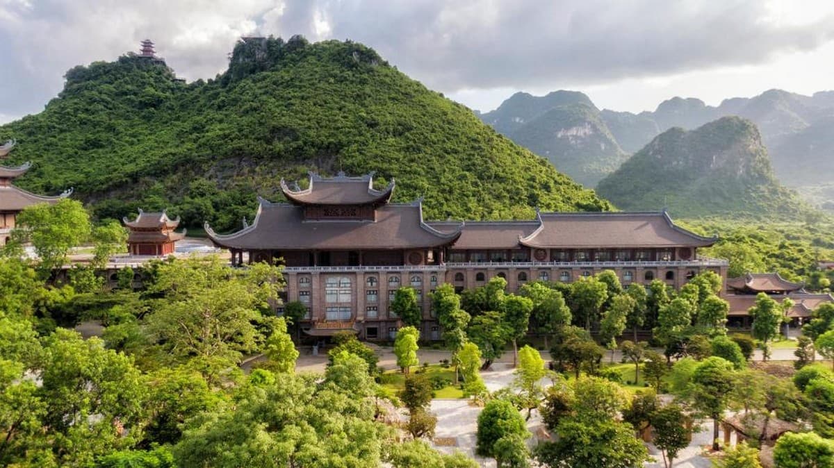 Tam Chúc resort