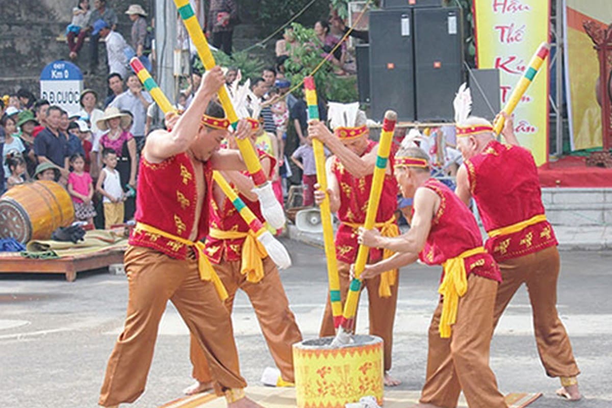 Tham gia lễ hội bánh chưng bánh giầy