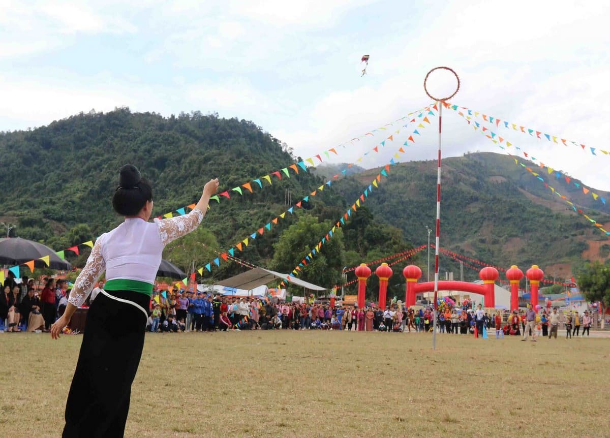 Tham gia lễ hội Xên Mường Tham gia lễ hội Xên Mường