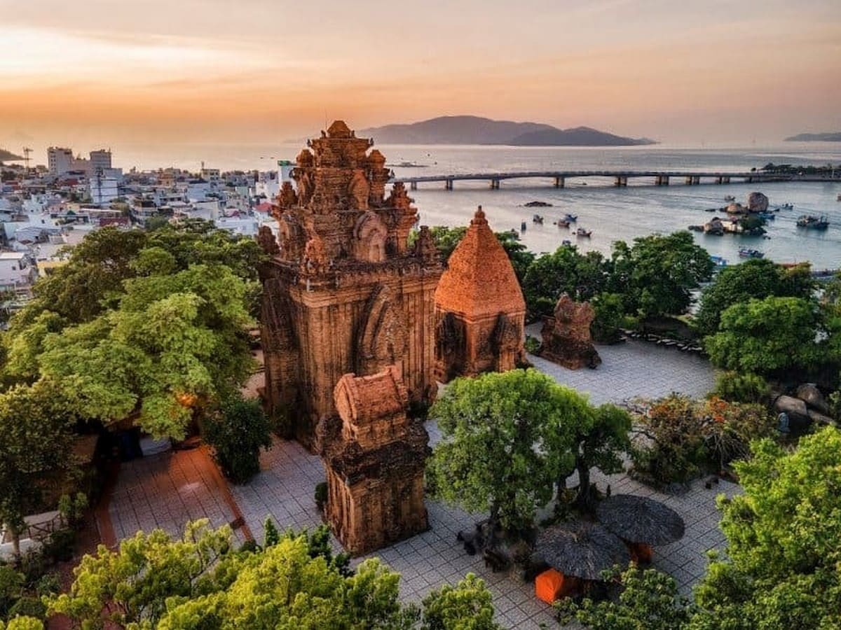 Tham quan tháp Bà