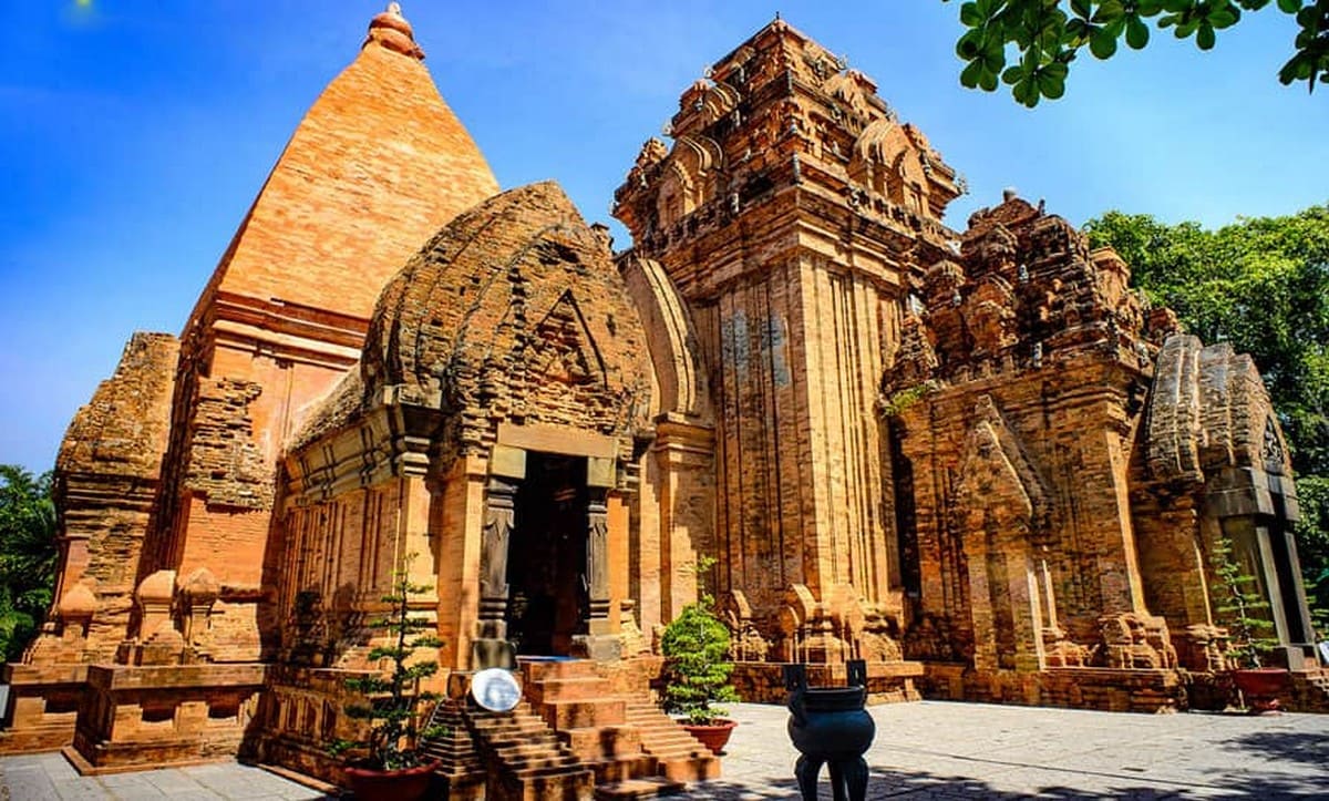 Tháp Bà (Châu Sa)