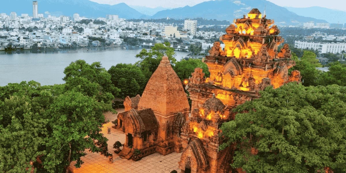 Du lịch Nha Trang từ A đến Z: Trọn bộ cẩm nang ăn – chơi – nghỉ chi tiết nhất Tháp Bà Ponagar