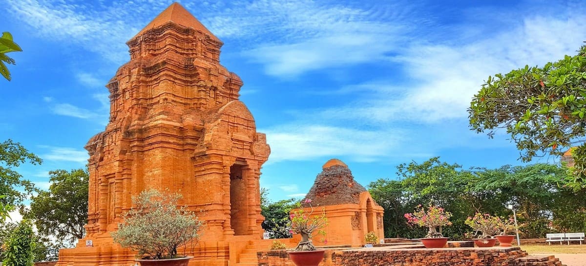 Khám phá du lịch Mũi Né: Thiên đường biển cả và trải nghiệm độc đáo Tháp Chăm Phố Hài – Poshanư