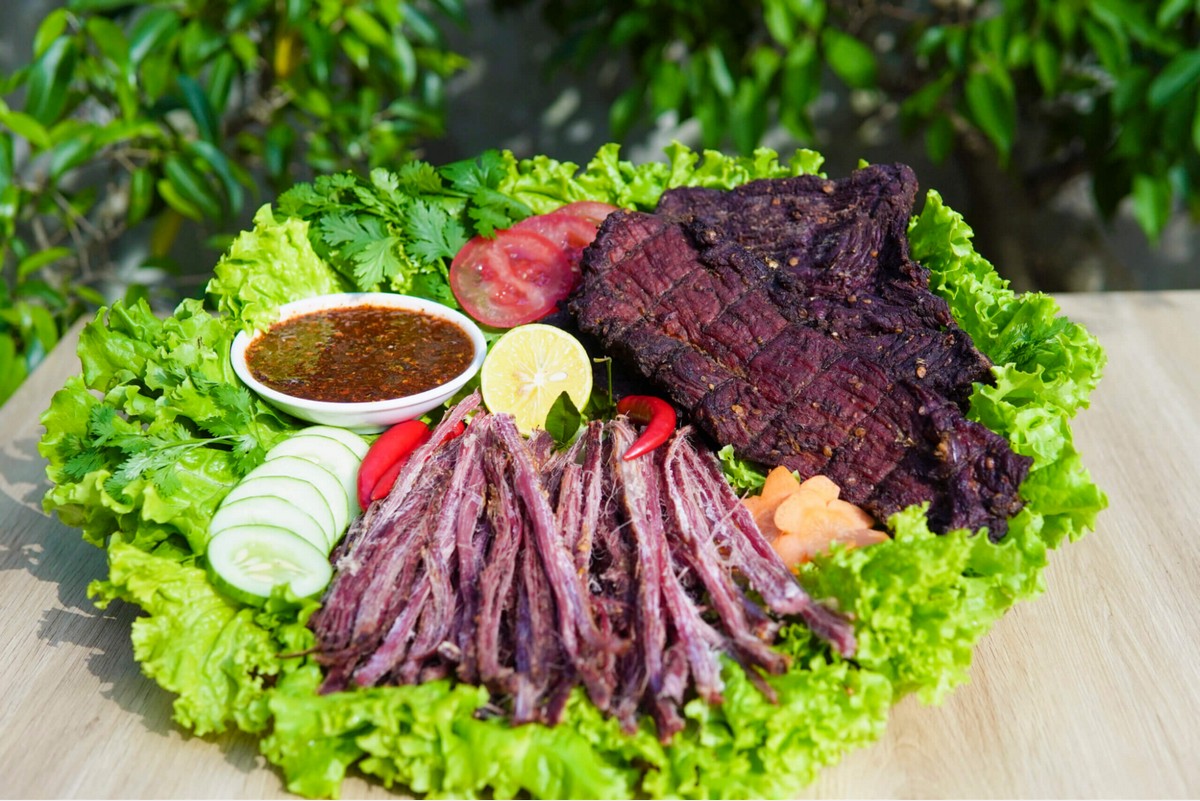 Du lịch Trạm Tấu: Trọn bộ kinh nghiệm ăn – chơi – nghỉ và chuẩn bị phụ kiện cùng Carpla Thịt trâu gác bếp