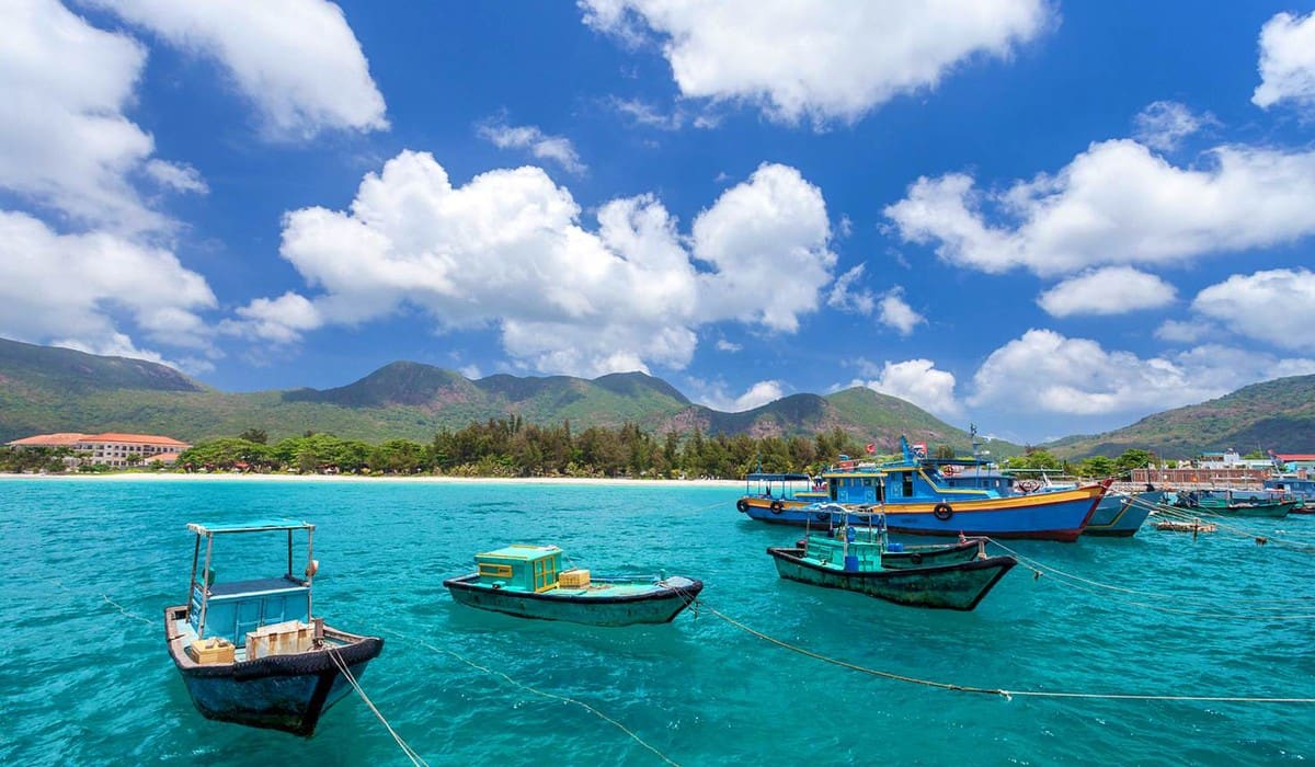 Du lịch Côn Đảo: Khám phá vẻ đẹp hoang sơ và lên kế hoạch với Carpla Thời điểm lý tưởng để đi Côn Đảo là từ tháng 3 đến tháng 9