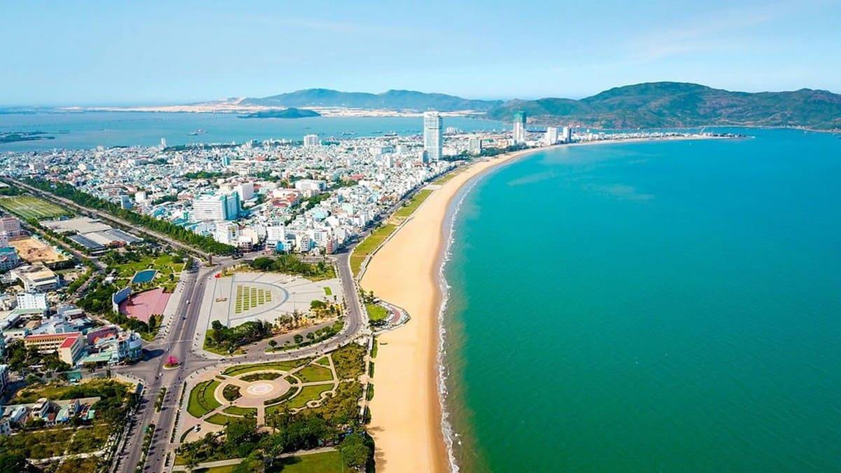 Du lịch Quy Nhơn: Khám phá thiên đường biển với xe ô tô từ Carpla Thời điểm thích hợp để đi Quy Nhơn là từ tháng 2 đến tháng 8
