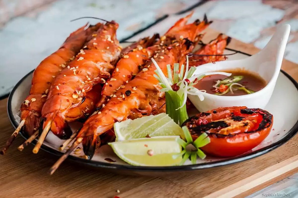 Du lịch Cần Giờ: Hướng dẫn chi tiết về tuyến đường, địa điểm ăn uống và hoạt động thú vị Tôm sú nướng