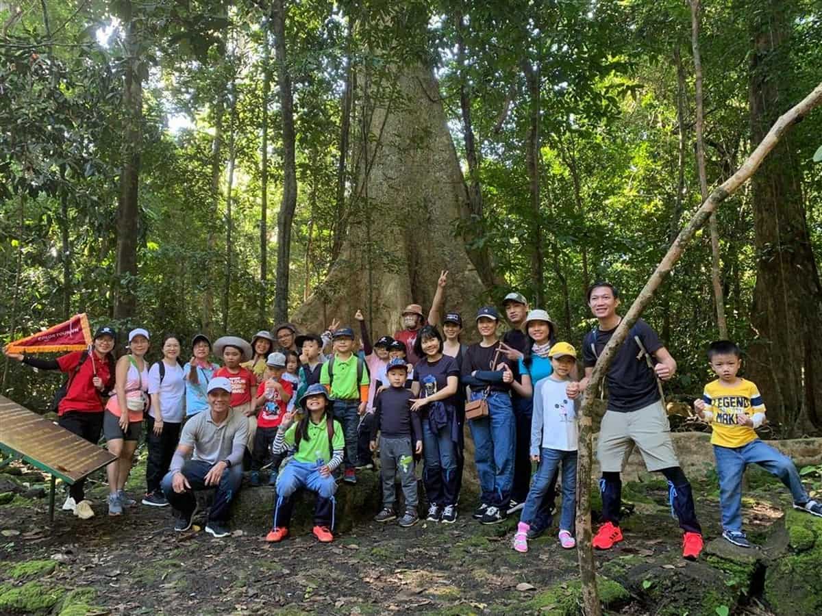 Du lịch vườn Quốc gia Cát Tiên: Hành trình gần gũi với thiên nhiên Trekking trong rừng